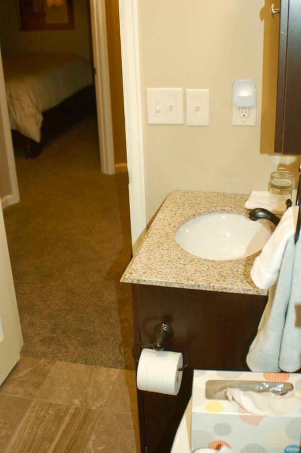 Blue Bear Den 3BR 2BA DTC Private Apt Hot Tub Eksteriør billede